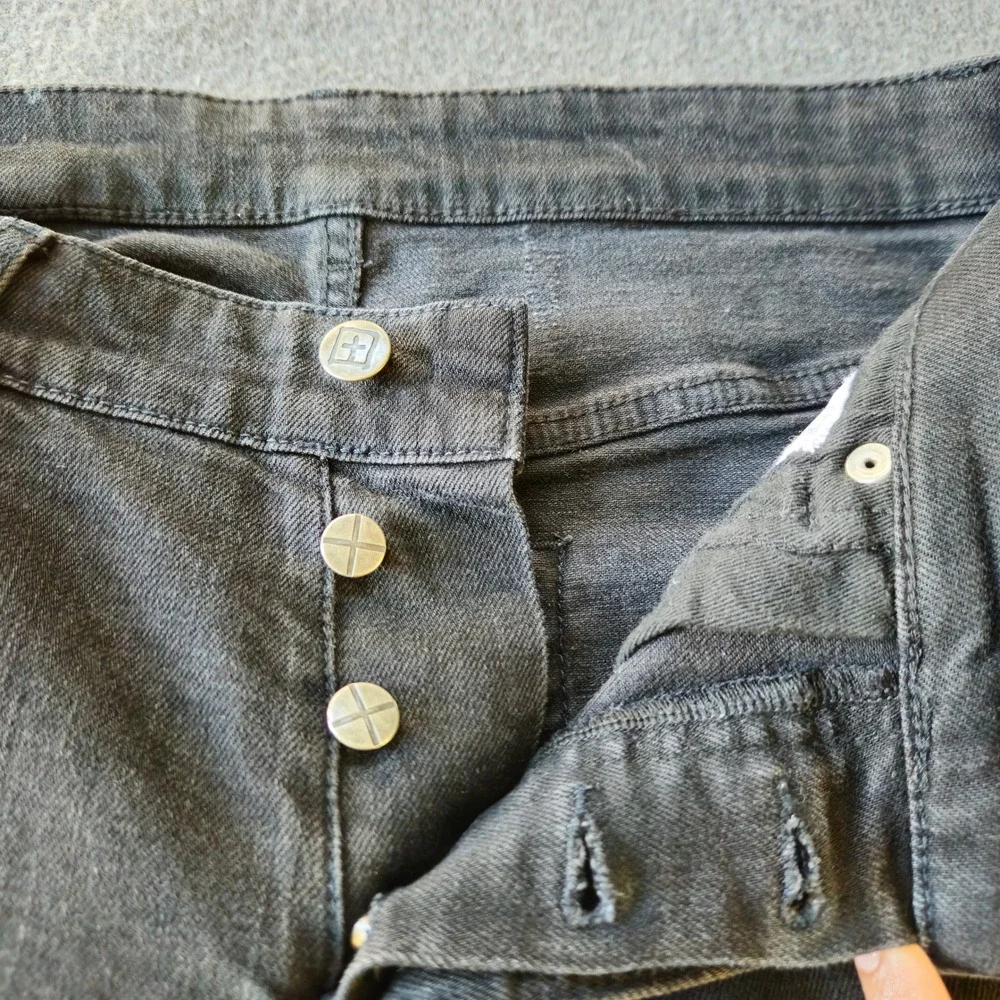 Ksubi Chitch Jeans 32 x 31 Black Distressed Slim Denim EUC Grunge Retail $195